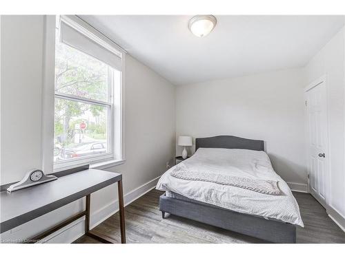 185 Simcoe Street E, Hamilton, ON - Indoor Photo Showing Bedroom