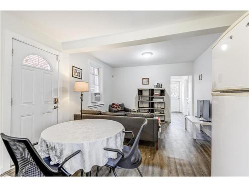 185 Simcoe Street E, Hamilton, ON - Indoor Photo Showing Dining Room