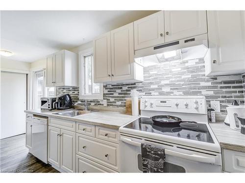 185 Simcoe Street E, Hamilton, ON - Indoor Photo Showing Kitchen