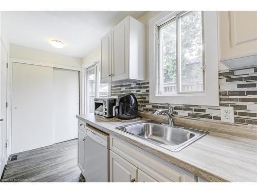 185 Simcoe Street E, Hamilton, ON - Indoor Photo Showing Kitchen