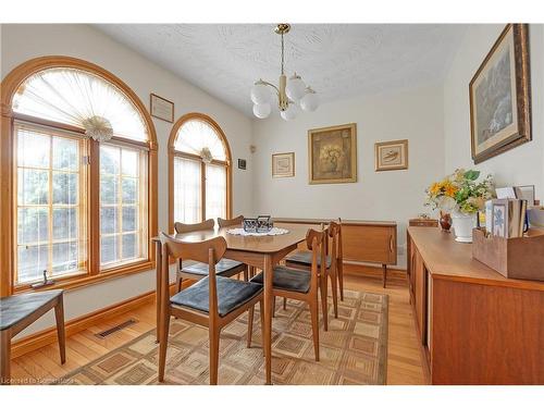 10 Embassy Drive, Hamilton, ON - Indoor Photo Showing Dining Room