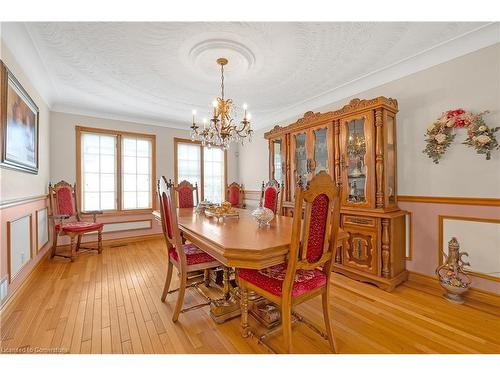 10 Embassy Drive, Hamilton, ON - Indoor Photo Showing Dining Room