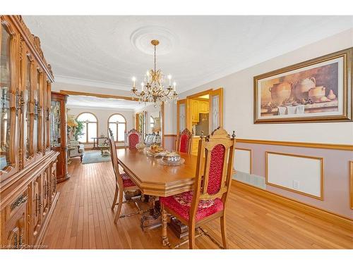 10 Embassy Drive, Hamilton, ON - Indoor Photo Showing Dining Room