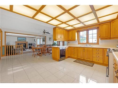 10 Embassy Drive, Hamilton, ON - Indoor Photo Showing Kitchen