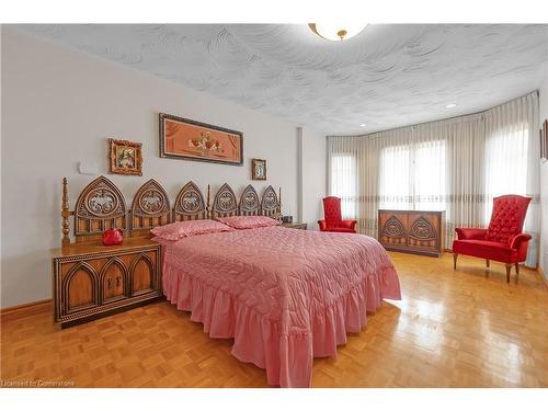 10 Embassy Drive, Hamilton, ON - Indoor Photo Showing Bedroom