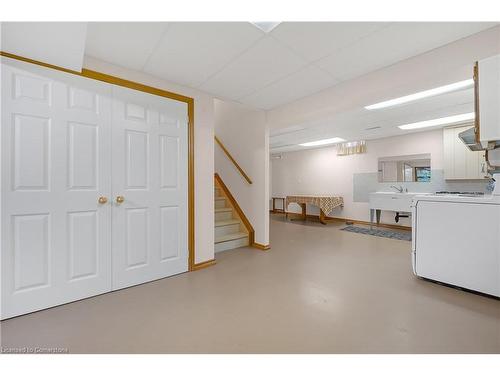 10 Embassy Drive, Hamilton, ON - Indoor Photo Showing Laundry Room