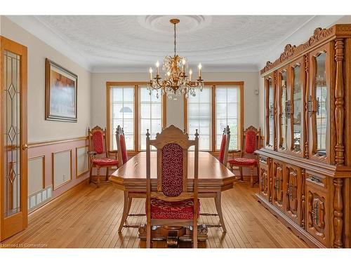 10 Embassy Drive, Hamilton, ON - Indoor Photo Showing Dining Room