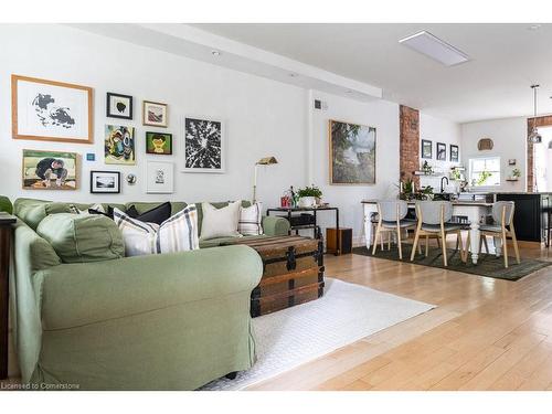 187 Caroline Street N, Hamilton, ON - Indoor Photo Showing Living Room