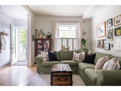 187 Caroline Street N, Hamilton, ON - Indoor Photo Showing Living Room