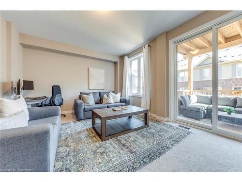 386 Belcourt Common, Oakville, ON - Indoor Photo Showing Living Room