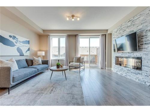 386 Belcourt Common, Oakville, ON - Indoor Photo Showing Living Room