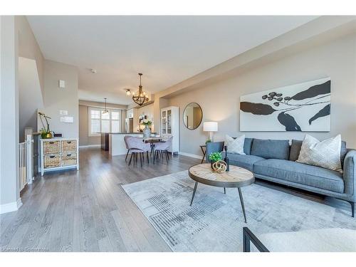 386 Belcourt Common, Oakville, ON - Indoor Photo Showing Living Room