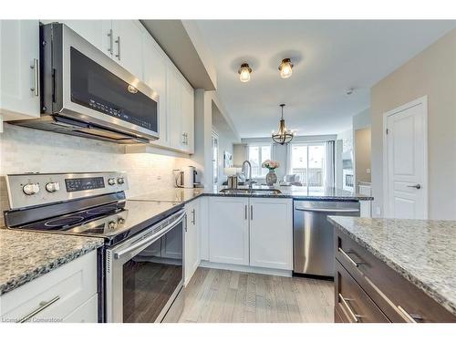 386 Belcourt Common, Oakville, ON - Indoor Photo Showing Kitchen With Stainless Steel Kitchen With Upgraded Kitchen