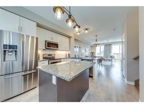 386 Belcourt Common, Oakville, ON - Indoor Photo Showing Kitchen With Stainless Steel Kitchen With Upgraded Kitchen