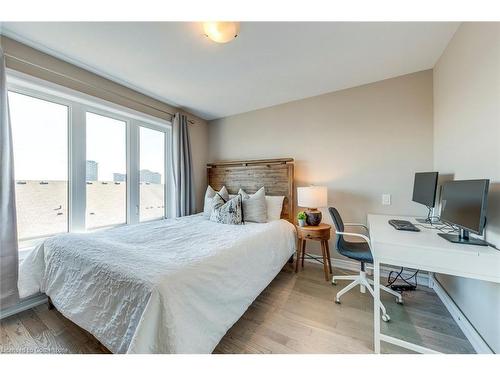 386 Belcourt Common, Oakville, ON - Indoor Photo Showing Bedroom