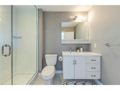 386 Belcourt Common, Oakville, ON - Indoor Photo Showing Bathroom