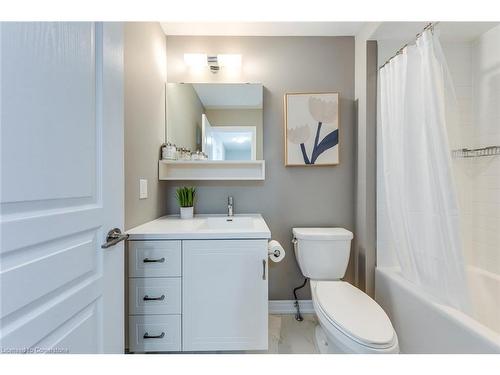 386 Belcourt Common, Oakville, ON - Indoor Photo Showing Bathroom