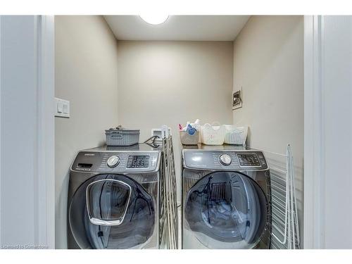 386 Belcourt Common, Oakville, ON - Indoor Photo Showing Laundry Room