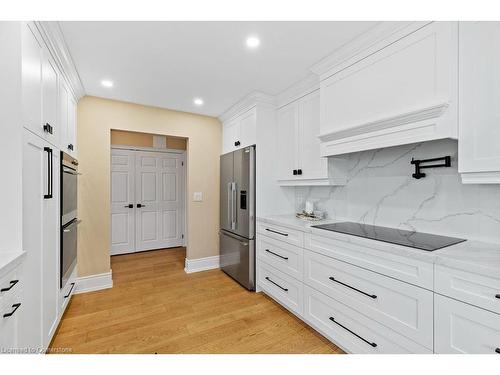 301-1477 Lakeshore Road, Burlington, ON - Indoor Photo Showing Kitchen