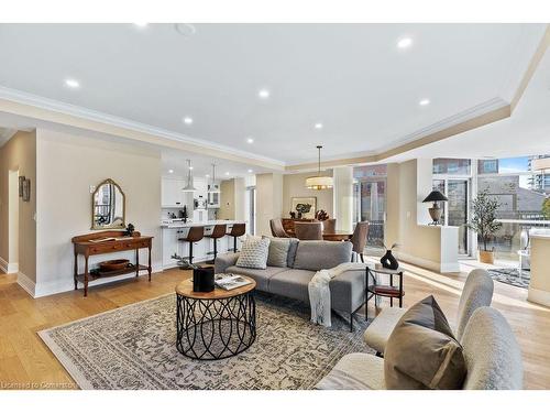 301-1477 Lakeshore Road, Burlington, ON - Indoor Photo Showing Living Room