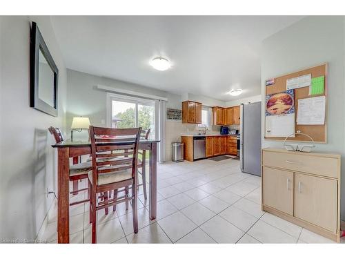 31 Vega Crescent, Hamilton, ON - Indoor Photo Showing Kitchen