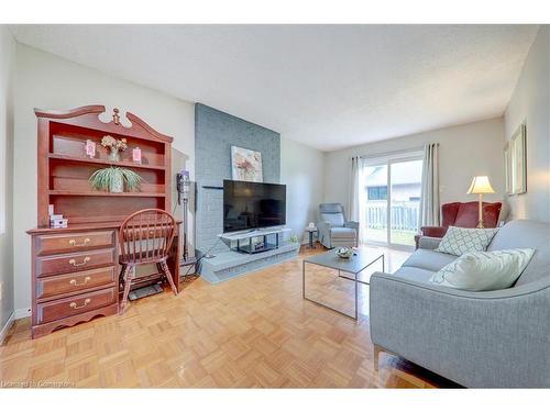 31 Vega Crescent, Hamilton, ON - Indoor Photo Showing Living Room