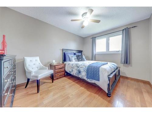 31 Vega Crescent, Hamilton, ON - Indoor Photo Showing Bedroom