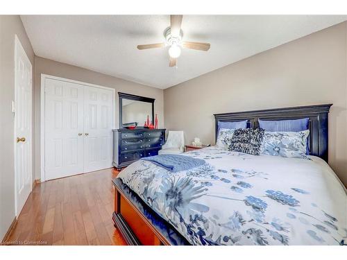 31 Vega Crescent, Hamilton, ON - Indoor Photo Showing Bedroom