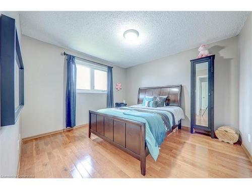 31 Vega Crescent, Hamilton, ON - Indoor Photo Showing Bedroom