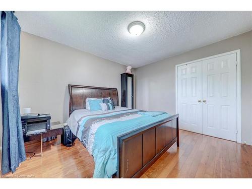 31 Vega Crescent, Hamilton, ON - Indoor Photo Showing Bedroom