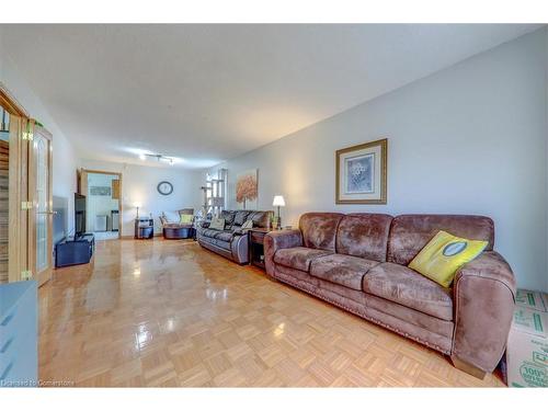 31 Vega Crescent, Hamilton, ON - Indoor Photo Showing Living Room