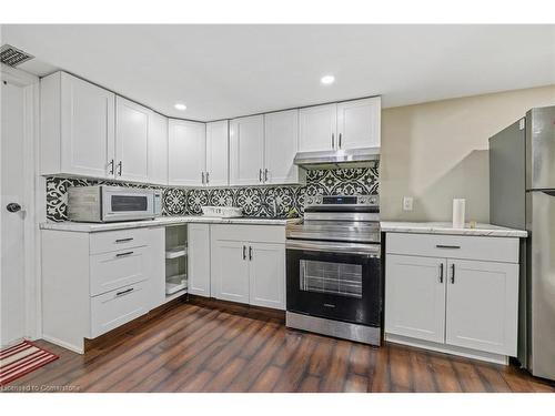 38 Lake Avenue N, Hamilton, ON - Indoor Photo Showing Kitchen