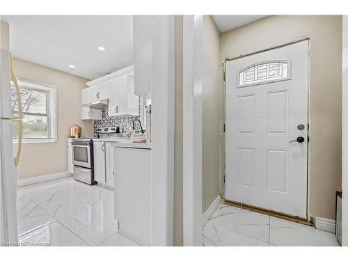 38 Lake Avenue N, Hamilton, ON - Indoor Photo Showing Kitchen