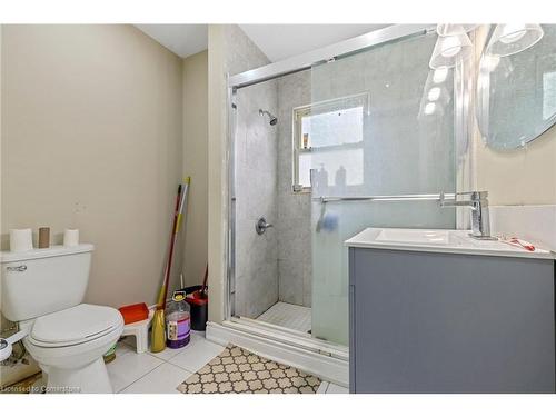 38 Lake Avenue N, Hamilton, ON - Indoor Photo Showing Bathroom