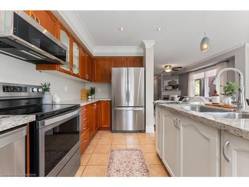 5106 Tree Court, Burlington, ON - Indoor Photo Showing Kitchen