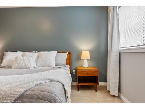 5106 Tree Court, Burlington, ON - Indoor Photo Showing Bedroom