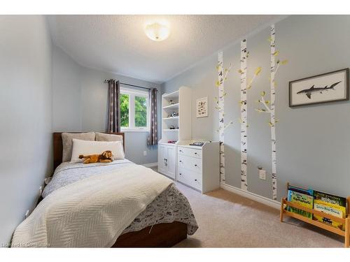 5106 Tree Court, Burlington, ON - Indoor Photo Showing Bedroom