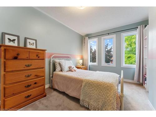 5106 Tree Court, Burlington, ON - Indoor Photo Showing Bedroom