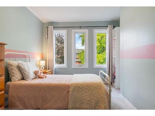 5106 Tree Court, Burlington, ON - Indoor Photo Showing Bedroom