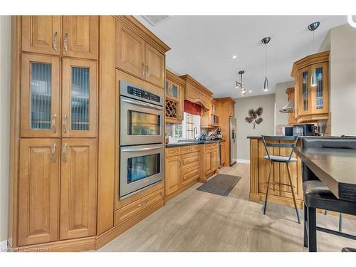 12 Sims Lock Road, Caledonia, ON - Indoor Photo Showing Kitchen