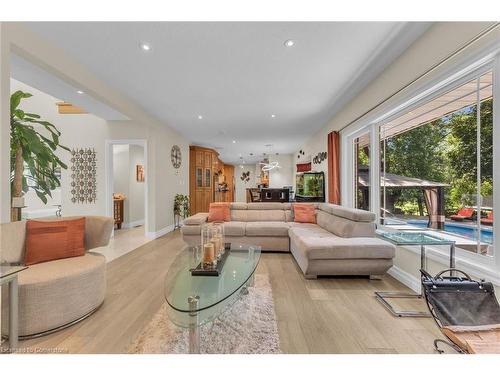 12 Sims Lock Road, Caledonia, ON - Indoor Photo Showing Living Room