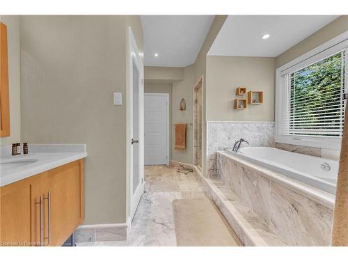 12 Sims Lock Road, Caledonia, ON - Indoor Photo Showing Bathroom