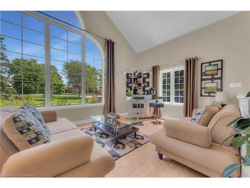 12 Sims Lock Road, Caledonia, ON - Indoor Photo Showing Living Room