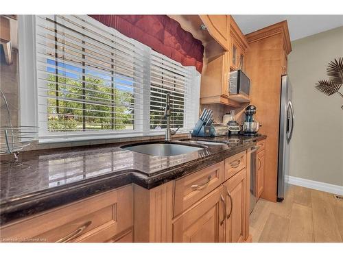 12 Sims Lock Road, Caledonia, ON - Indoor Photo Showing Kitchen