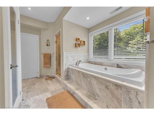 12 Sims Lock Road, Caledonia, ON - Indoor Photo Showing Bathroom