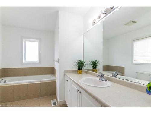 Upper-252 Thorner Drive, Hamilton, ON - Indoor Photo Showing Bathroom