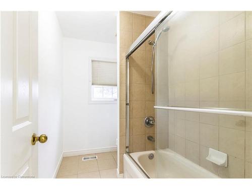 Upper-252 Thorner Drive, Hamilton, ON - Indoor Photo Showing Bathroom