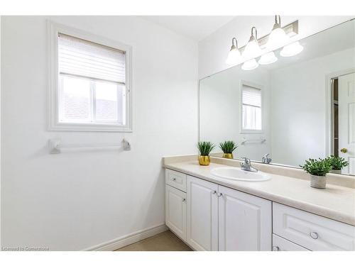 Upper-252 Thorner Drive, Hamilton, ON - Indoor Photo Showing Bathroom