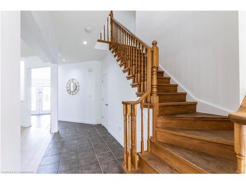 Upper-252 Thorner Drive, Hamilton, ON - Indoor Photo Showing Other Room