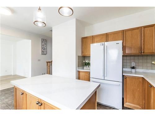 Upper-252 Thorner Drive, Hamilton, ON - Indoor Photo Showing Kitchen